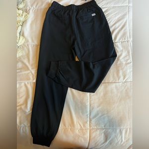 Aero Women’s Navy Jogger scrub set